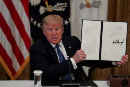 Tổng thống Trump chỉ thị cắt giảm quy định để vực dậy kinh tế