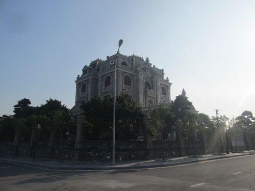 Lâu đài trăm tỷ 'vô tiền khoáng hậu' của đại gia đất Phủ Lý