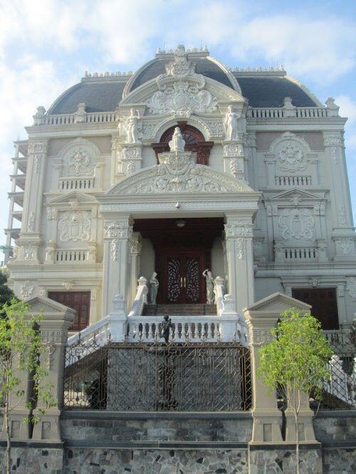 Lâu đài trăm tỷ 'vô tiền khoáng hậu' của đại gia đất Phủ Lý