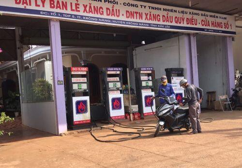Giá xăng dầu giảm, doanh nghiệp bán lẻ "kêu trời" vì "mua đắt, bán rẻ"