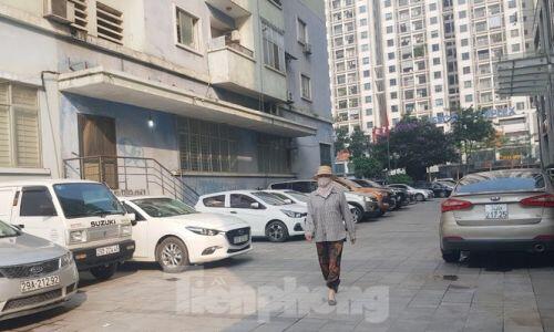Cận cảnh khu đất công làm bãi xe 'biến hình' thành cao ốc ở Hà Nội