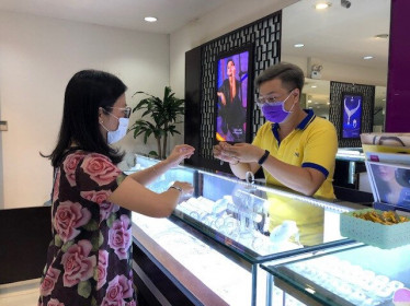 'Đại gia' vàng trang sức PNJ lỗ nặng