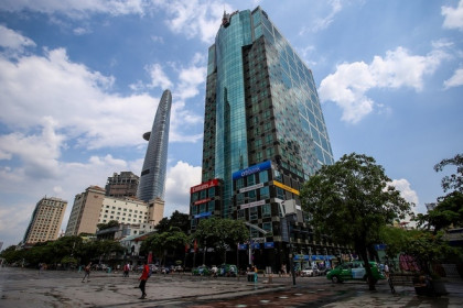 Văn phòng cho thuê, co-working space đồng loạt giảm giá