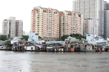 “Vỡ” kế hoạch di dời 20.000 căn nhà ven kênh, rạch