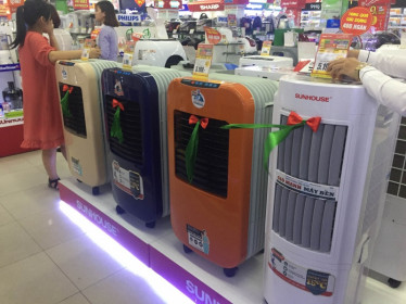 Thị trường quạt mát, máy điều hòa sôi động vì nắng nóng