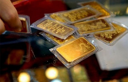 Giá vàng đồng loạt giảm, USD bật tăng