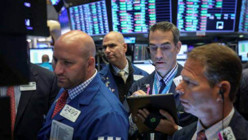 Dow Jones và S&P 500 vọt hơn 4% trong tháng 5/2020