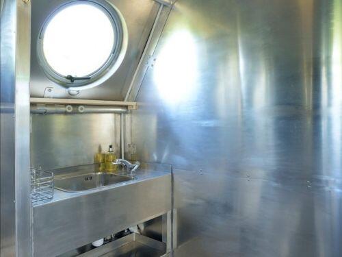Nhà siêu nhỏ giống tàu vũ trụ giá 125 000 USD