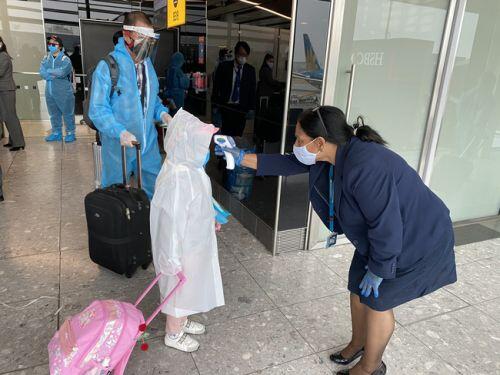 Vietnam Airlines đưa hơn 340 công dân Việt Nam từ Anh về nước