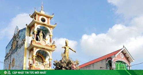 Ngôi nhà độc - dị - lạ chỉ có ở Hưng Yên, trưng bày hàng trăm đồ phong thủy ngoài mặt đường