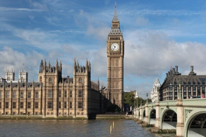 Vương quốc Anh sẽ tăng thuế để tăng ngân sách chống dịch