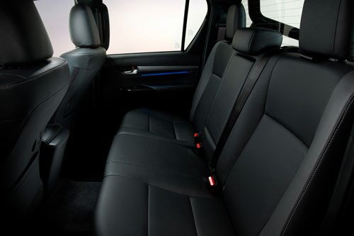 Ảnh chi tiết Toyota Hilux vừa ra mắt