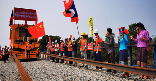 Lào có nguy cơ rơi vào "bẫy nợ" của Trung Quốc