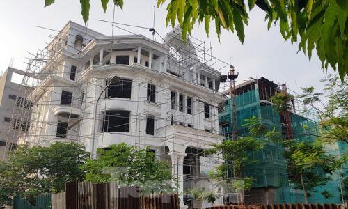 Nở rộ công trình 'cung điện, lâu đài' tự hợp thửa đất liền kề ở Hà Nội