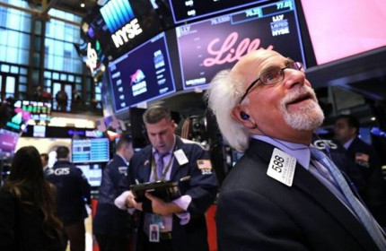 Dow Jones đảo chiều tăng sau động thái của FED, Morgan Stanley tin vào mô hình phục hồi chữ 'V'