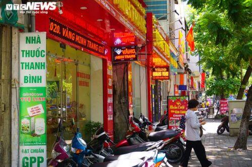 Vàng đắt chưa từng có, dân rồng rắn kéo nhau đi bán