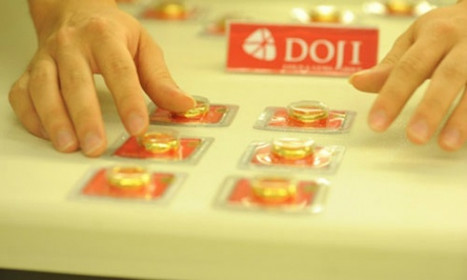Giá vàng hôm nay 12/7: Trên đỉnh cao 9 năm, đua nhau chốt lời