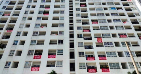 Chủ đầu tư “giam” sổ hồng 5 năm, chung cư Sài Gòn nhuộm đỏ băng rôn