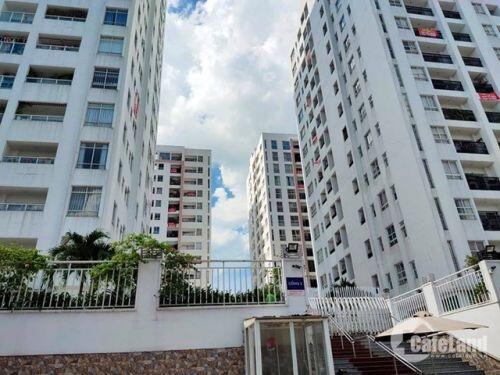 Chủ đầu tư “giam” sổ hồng 5 năm, chung cư Sài Gòn nhuộm đỏ băng rôn