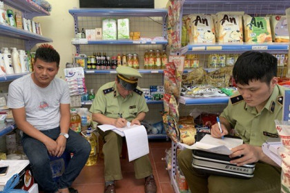 Lạng Sơn tiêu hủy sản phẩm mỹ phẩm nhập lậu
