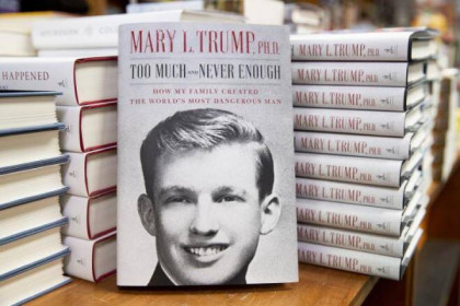 Dân Mỹ đổ xô đi mua sách về loạt bí mật của Tổng thống Trump