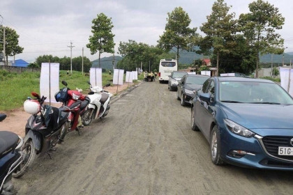 Tiết lộ chiêu thổi giá ẵm tiền tỷ của cò môi giới trong cơn sốt đất