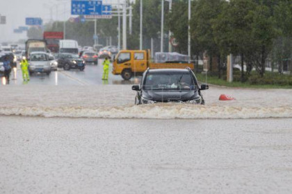 ‘Thảm họa kép’ bủa vây Vũ Hán của Trung Quốc