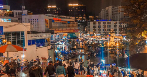 "Cháy" tour, tăng giá vì người dân đổ xô đi du lịch