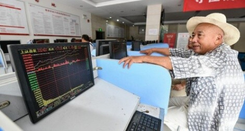 EU bơm 2.000 tỷ USD kích thích kinh tế, chứng khoán Trung Quốc "bơi" ngược dòng