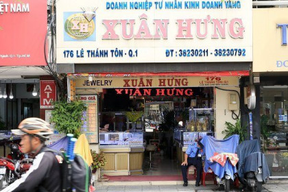 Vàng lên 56 triệu đồng/lượng, thị trường nơi nhộn nhịp nơi trầm lắng
