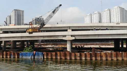 Cận cảnh cầu vượt hồ 314 tỷ đồng sắp hoàn thành ở Hà Nội