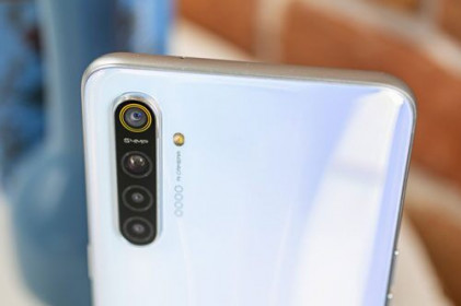 Smartphone chip S712, RAM 8 GB, pin 4.000 mAh giảm giá ‘sập sàn’ tại Việt Nam