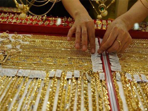 Sau khi lên đỉnh, giá vàng trong nước quay đầu giảm mạnh