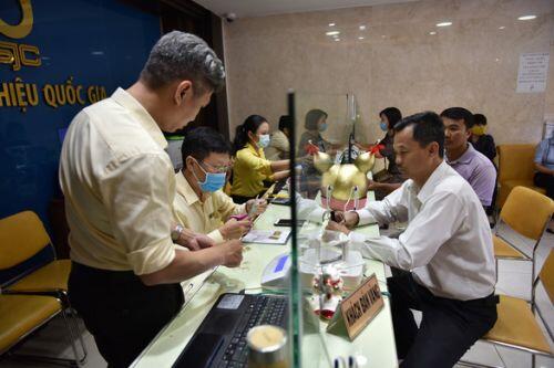 Giá vàng thế giới bốc hơi hơn 40 USD trong vài phút