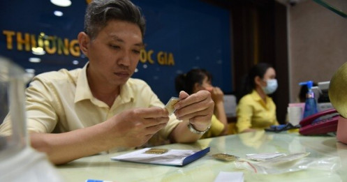Giá vàng thế giới bốc hơi hơn 40 USD trong vài phút