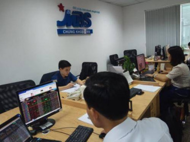 Thị trường chứng khoán sáng 29/7 đỏ sàn khi dịch COVID-19 tiếp tục diễn biến phức tạp
