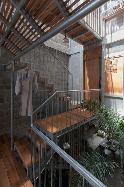 Ngôi nhà gạch khối và bê tông thoáng mát trong tiết trời nóng bức