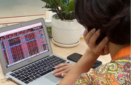 Thị trường chứng khoán tháng 8 vẫn lo... 'nghỉ hè'