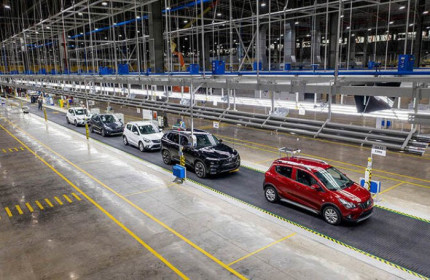 Vingroup thu về gần 6.200 tỷ đồng từ bán xe và điện thoại trong nửa đầu năm 2020