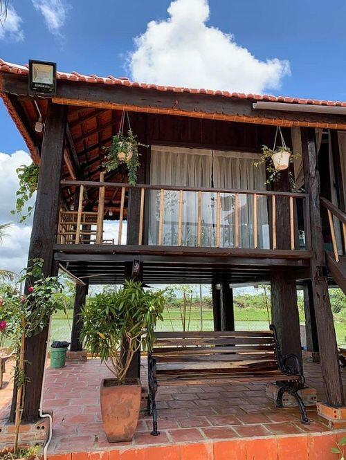 Mua lại nhà sàn cũ, gia đình ở Tây Nguyên làm nhà vườn 3.000m2 tuyệt đẹp