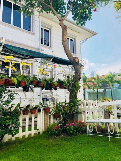 Căn biệt thự có khu vườn “hoa nở suốt 4 mùa” đẹp tuyệt ở Sài Gòn