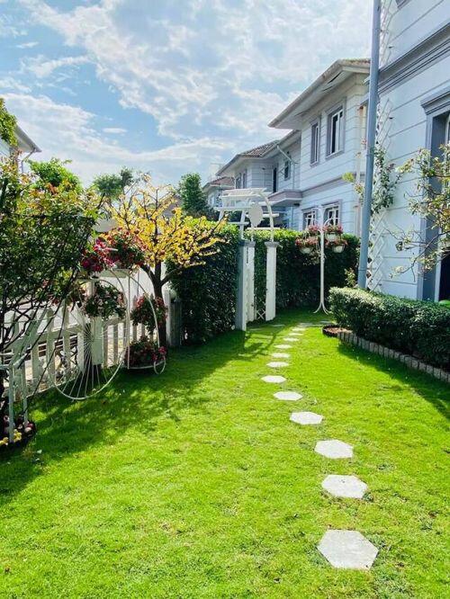 Căn biệt thự có khu vườn “hoa nở suốt 4 mùa” đẹp tuyệt ở Sài Gòn