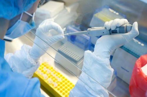 Thế giới có gần 20,5 triệu ca nhiễm Covid-19, Mỹ đạt thỏa thuận mua 100 triệu liều vaccine của Moderna
