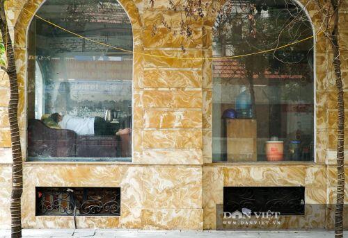 Hàng loạt nhà hàng "cửa đóng then cài" vì Covid-19