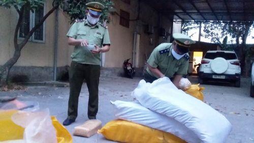 Tạm giữ hơn 1 tấn ruốc bông không rõ nguồn gốc xuất xứ