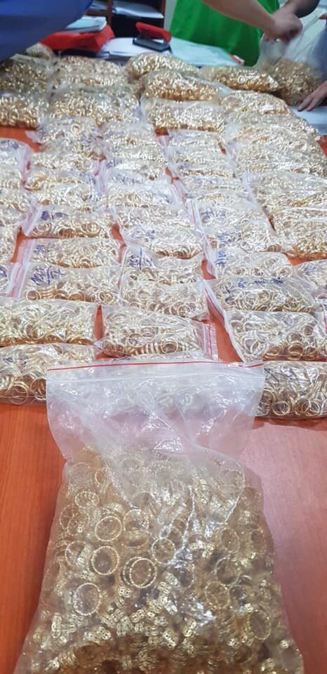 Giả tặng nhẫn vàng, nhóm thanh niên lừa được 18.000 người