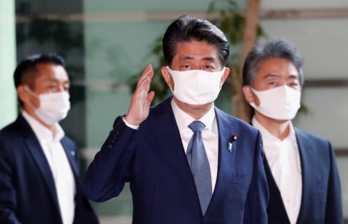 Ai kế nhiệm nếu Thủ tướng Abe thông báo từ chức chiều nay (28/8)?