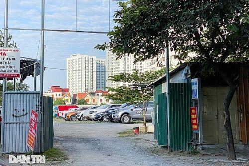 Bỏ tiền tỷ mua nhà, người Hà Nội phải "cắn răng" đỗ xế hộp trên vỉa hè