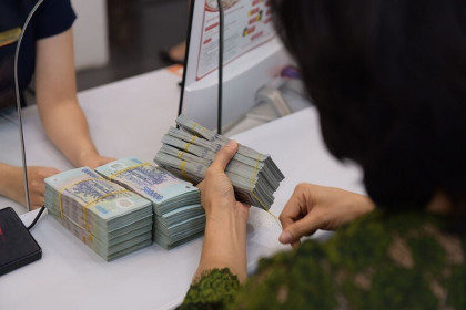 Tập trung cho vay vốn, doanh nghiệp trả lương cho người mất việc làm