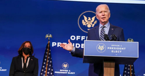 Ông Biden lỡ miệng gọi "phó tướng" là tổng thống đắc cử